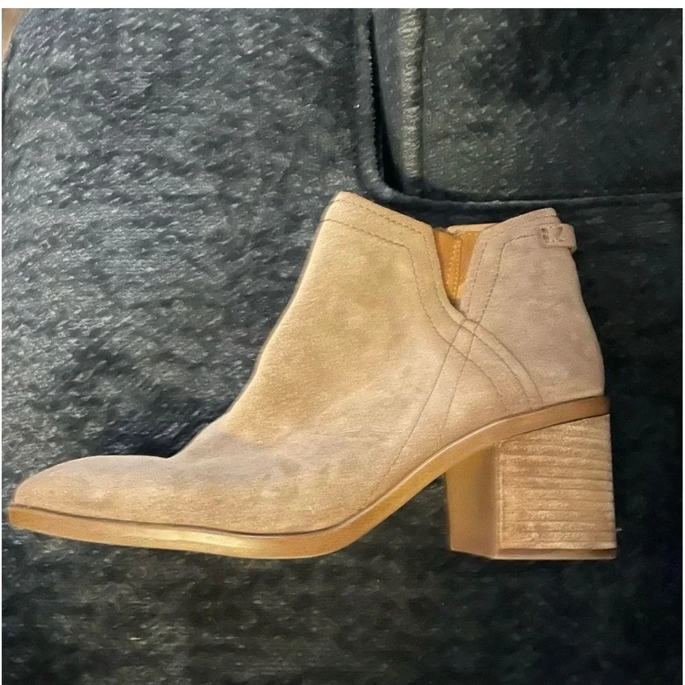 Zodiac Tan Suede‎ V Cut Block Heel Ankle Boots Size 11